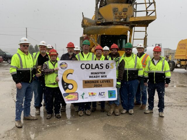 Barrett Paving team in Ohio MOH Region celebrates Bronze Level 6S success for continuous improvement.